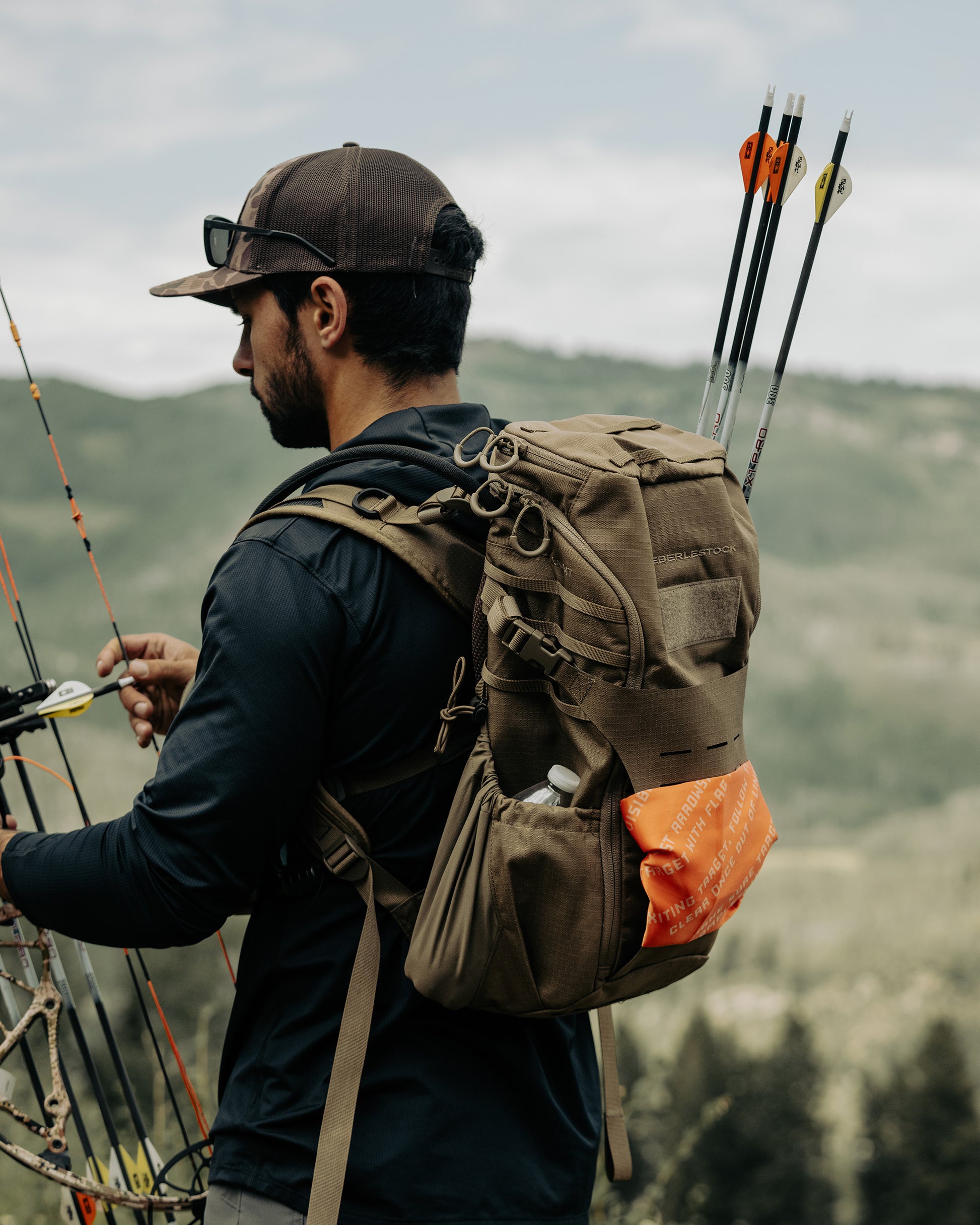 14l 1 zip backpack for hiking Eberlestock Bandit Pack (Black)