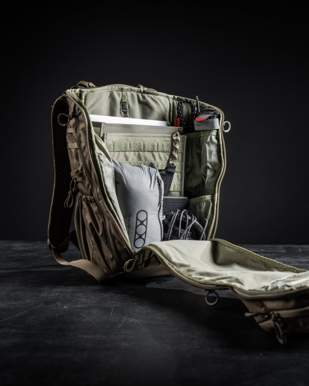 Switchblade — EDC Pack with Hidden CCW & Magnetic Closure