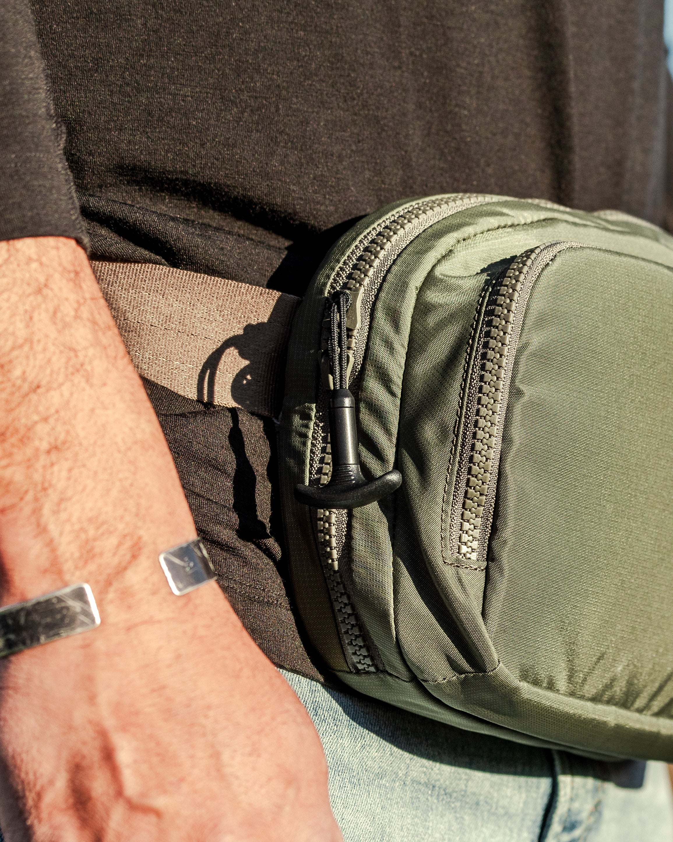 T Zipper Pull - Black – Eberlestock