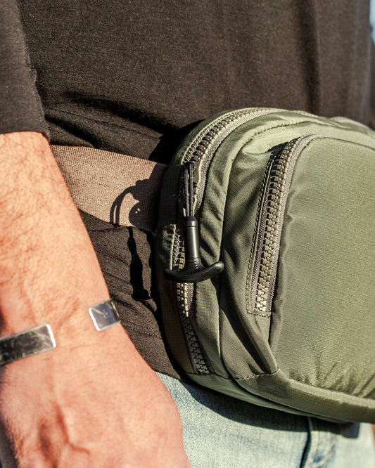 T Zipper Pull - Black