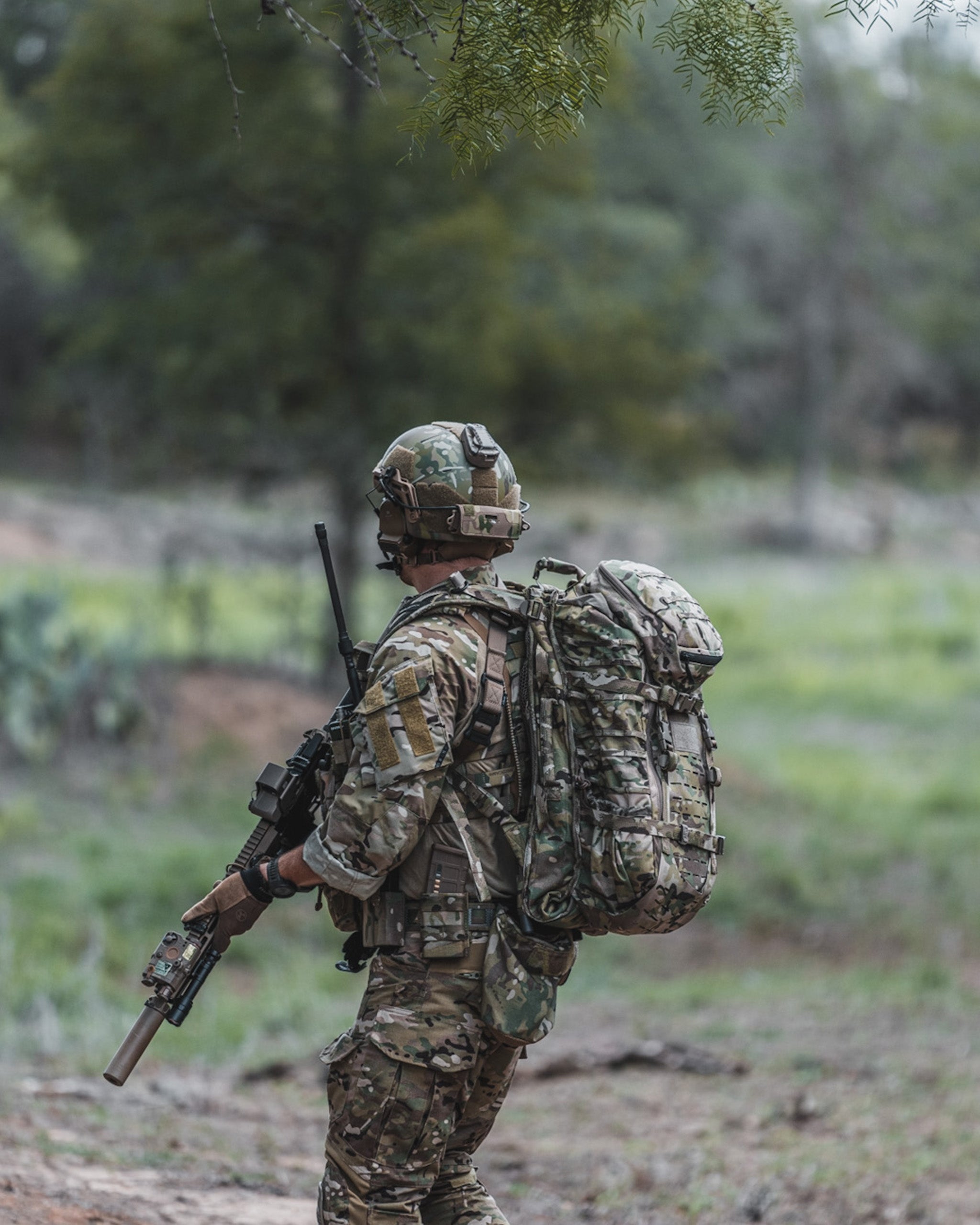 EBERLESTOCK ガンスリンガー2 バックパック デジタルマルチカム　廃盤 Gunslinger II — 44L Tactical Pack with Full-Width Scabbard